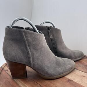 Susina Boots Womens Size 7W Gray Suede Ankle Booties Side Zip Stacked Heel‎ Wide